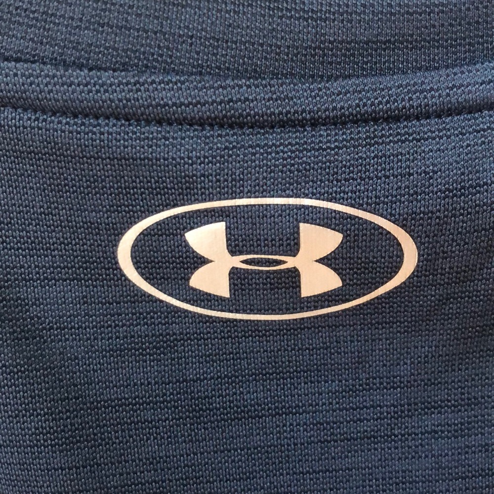 NWT |  Under armor heat gear V-neck tee - Picture 8 of 8
